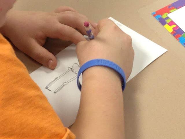 Using scientific drawing along with information reading and writing is a great way to get students thinking deeply and looking closely for details.  This blog post shows how we did it with our skeletal system unit.  teaching skeletal system, skeletal system lessons, human body activities, teaching human body