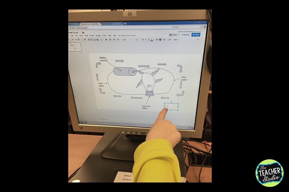 Incorporating technology in meaningful ways is sometimes challenging...but check out this electricty lesson that also taught students a ton of technology strategies!  Just one day in our electricy unit!  fourth grade, electricity unit, teaching electricity, teaching circuits, teaching technology